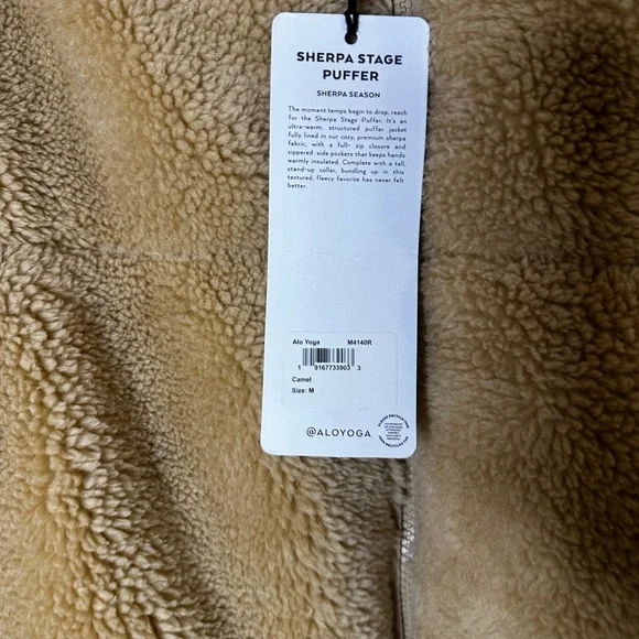 ALO Yoga Men’s  Sherpa Puffer Jacket in Camel - Picture 2 of 5